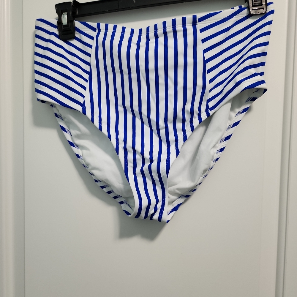 New Kona Sol Swim bottoms white with blue stripes. Sz 16W/18W.